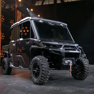 2026-can-am-defender-black.webp