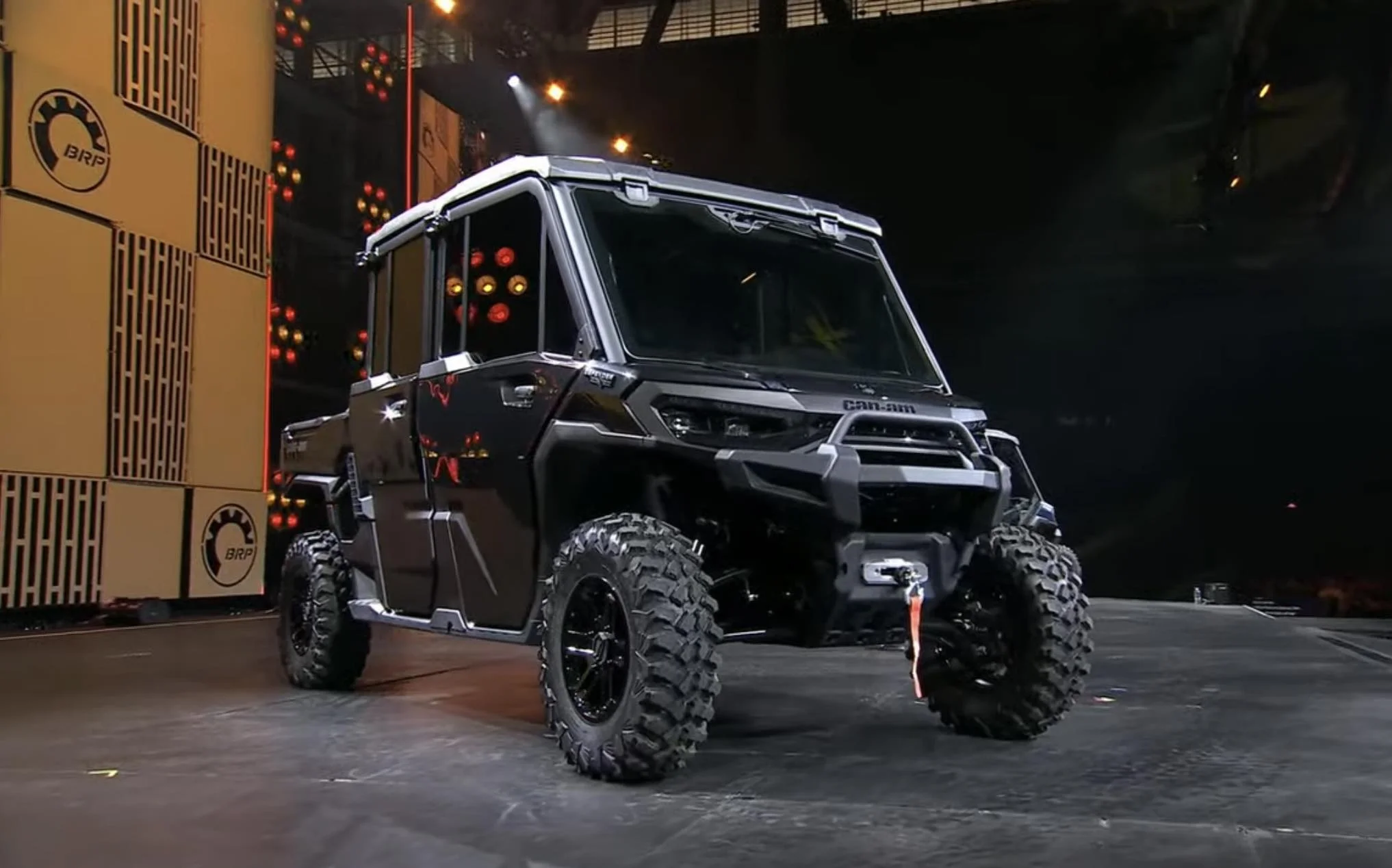 2026-can-am-defender-black.webp