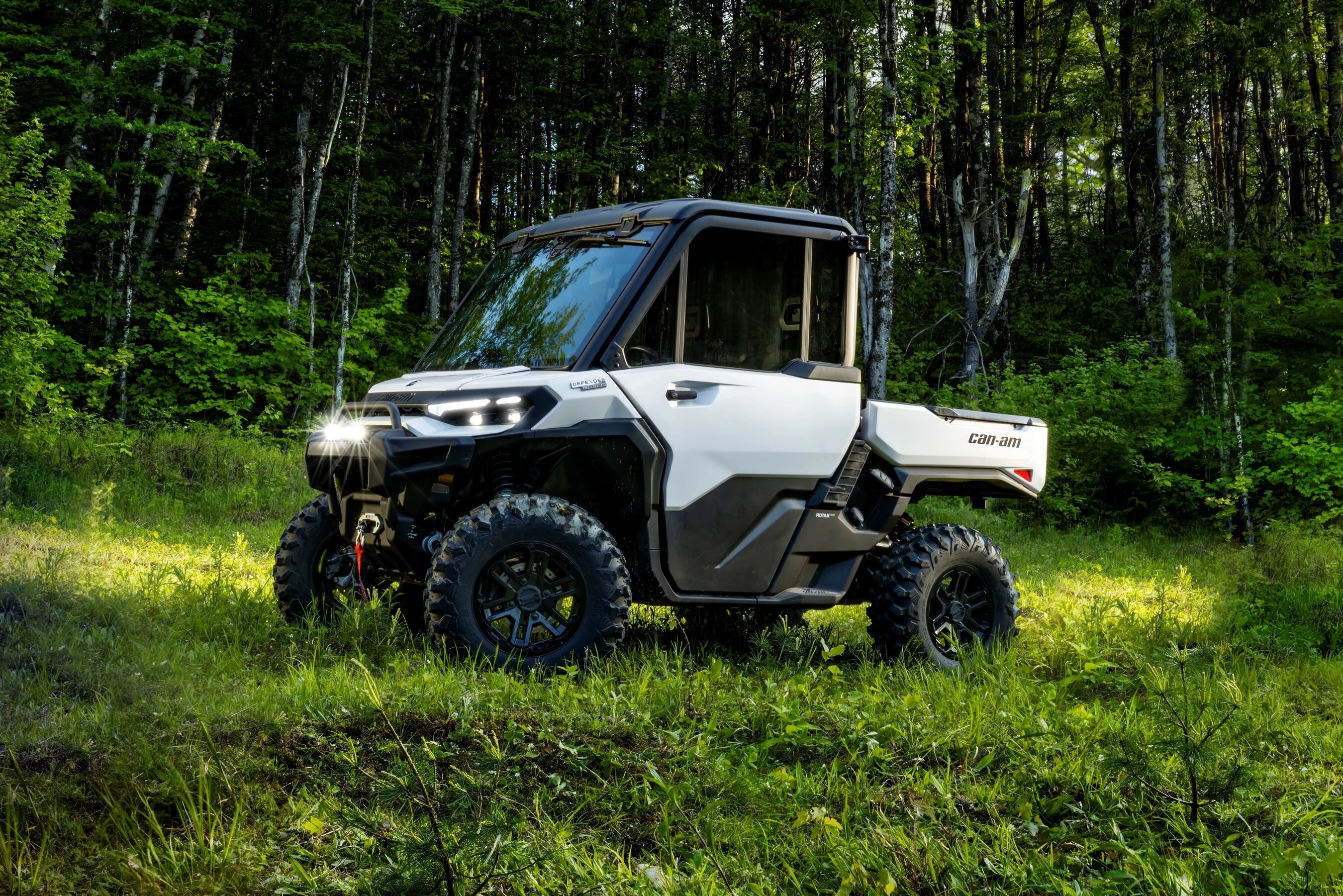 Can_Am_Launches_New_Generation_2026_Defender_Side_by_Side__E.webp
