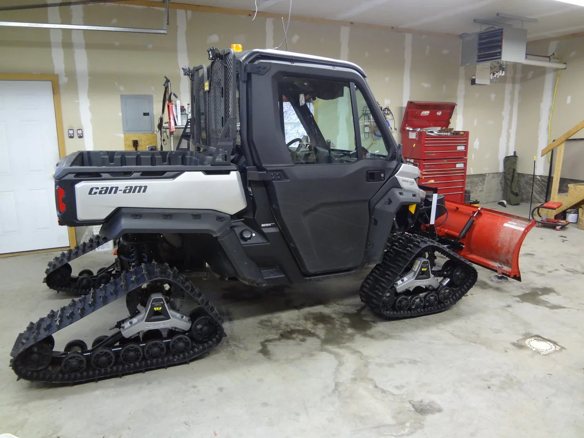 Defender Tracks and plow 001.webp