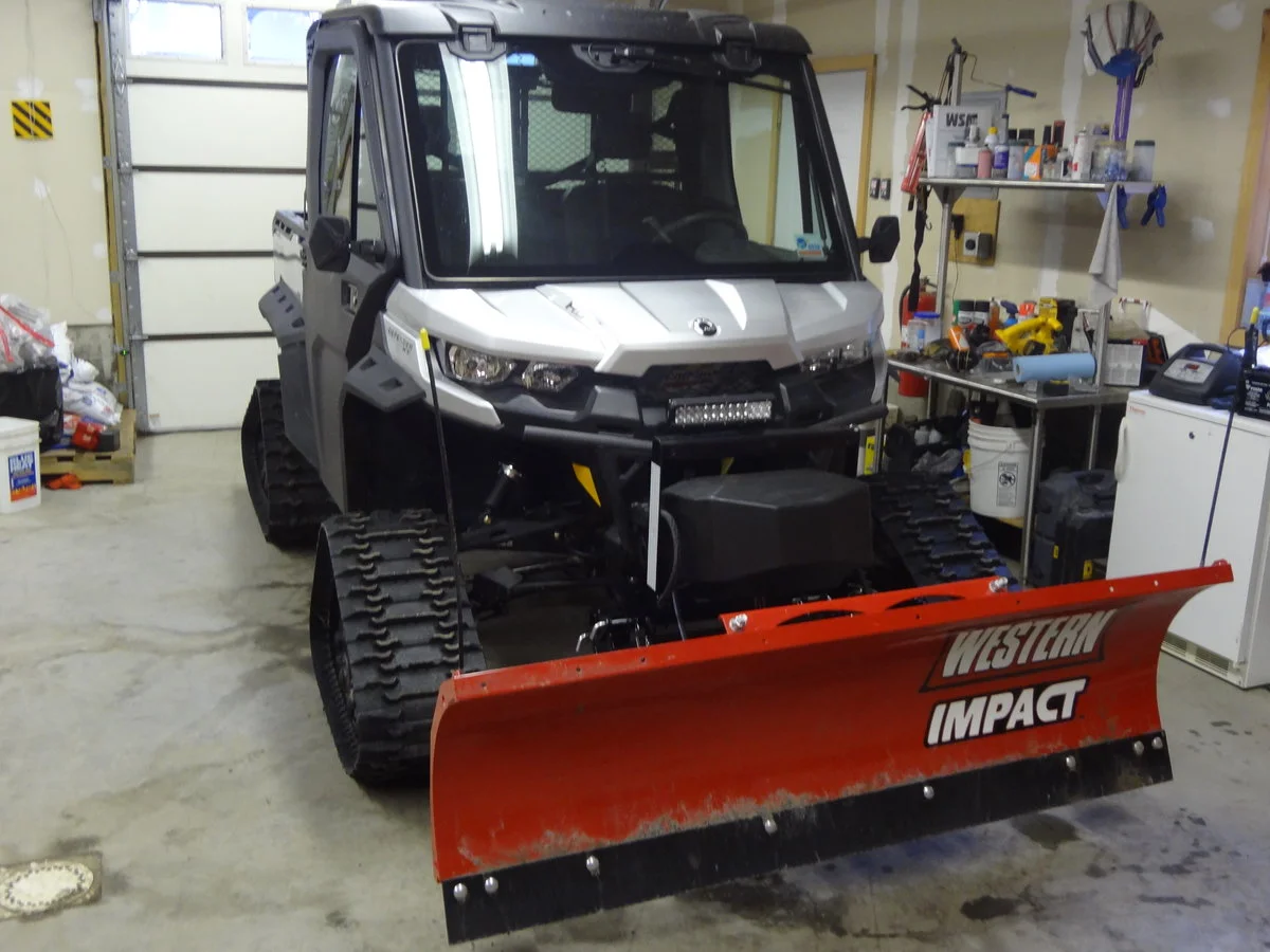 Defender Tracks and plow 002.webp