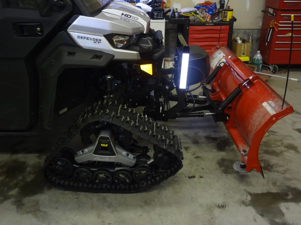 Defender Tracks and plow 003.webp